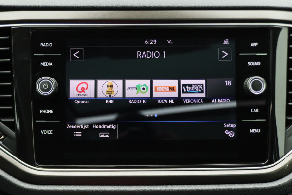 Volkswagen T-Roc 1.5 TSI Style Business Panoramadak, Stoel/Stuurverwarming, Camera, ACC, Apple Carplay, 17''