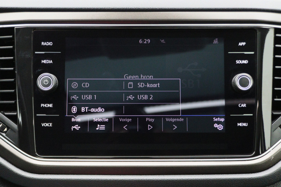 Volkswagen T-Roc 1.5 TSI Style Business Panoramadak, Stoel/Stuurverwarming, Camera, ACC, Apple Carplay, 17''