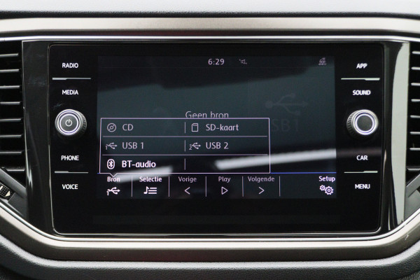 Volkswagen T-Roc 1.5 TSI Style Business Panoramadak, Stoel/Stuurverwarming, Camera, ACC, Apple Carplay, 17''