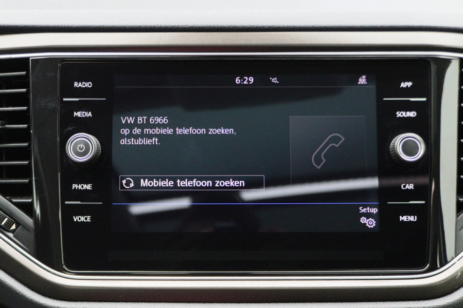 Volkswagen T-Roc 1.5 TSI Style Business Panoramadak, Stoel/Stuurverwarming, Camera, ACC, Apple Carplay, 17''