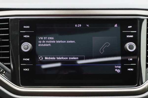 Volkswagen T-Roc 1.5 TSI Style Business Panoramadak, Stoel/Stuurverwarming, Camera, ACC, Apple Carplay, 17''