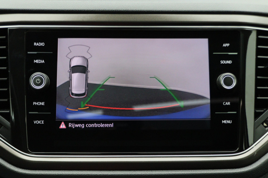 Volkswagen T-Roc 1.5 TSI Style Business Panoramadak, Stoel/Stuurverwarming, Camera, ACC, Apple Carplay, 17''
