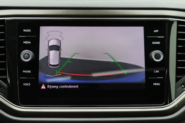 Volkswagen T-Roc 1.5 TSI Style Business Panoramadak, Stoel/Stuurverwarming, Camera, ACC, Apple Carplay, 17''