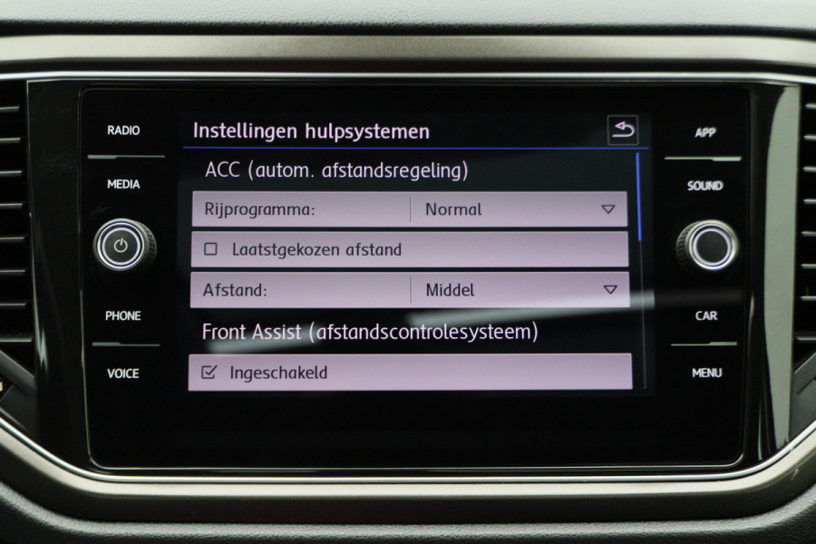 Volkswagen T-Roc 1.5 TSI Style Business Panoramadak, Stoel/Stuurverwarming, Camera, ACC, Apple Carplay, 17''