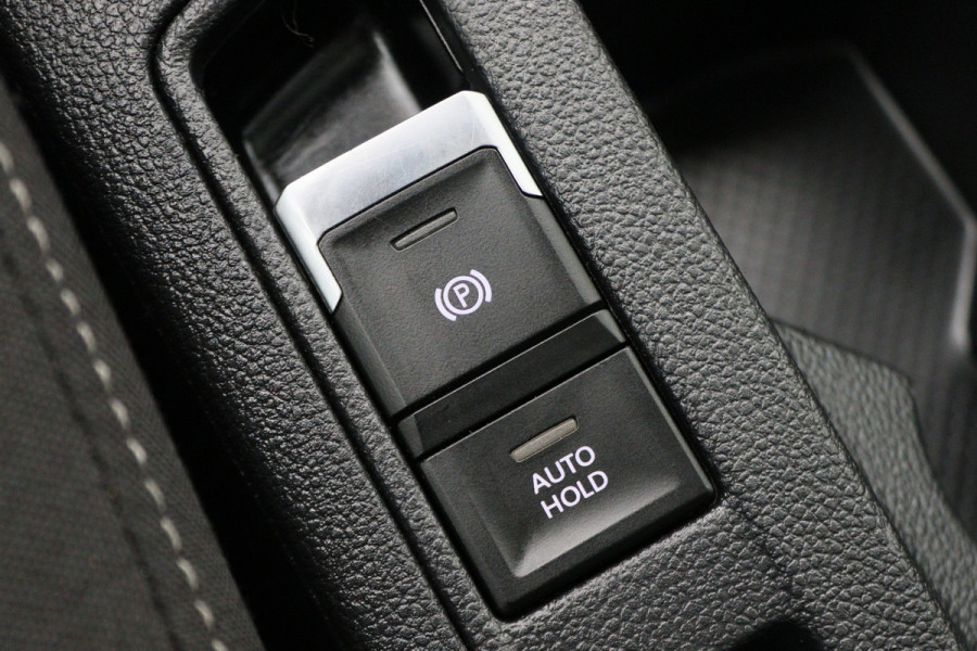 Volkswagen T-Roc 1.5 TSI Style Business Panoramadak, Stoel/Stuurverwarming, Camera, ACC, Apple Carplay, 17''