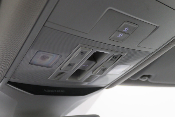 Volkswagen T-Roc 1.5 TSI Style Business Panoramadak, Stoel/Stuurverwarming, Camera, ACC, Apple Carplay, 17''