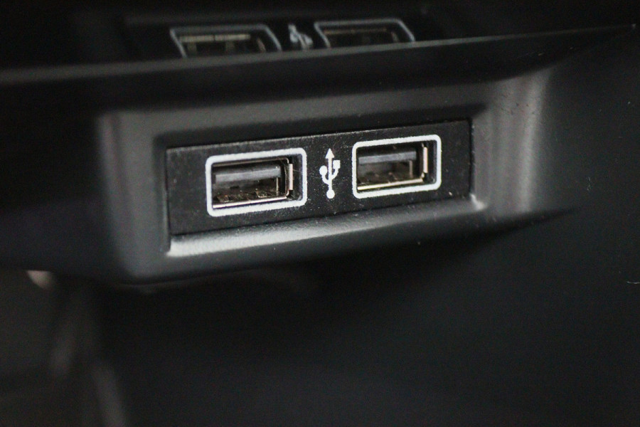 Volkswagen T-Roc 1.5 TSI Style Business Panoramadak, Stoel/Stuurverwarming, Camera, ACC, Apple Carplay, 17''