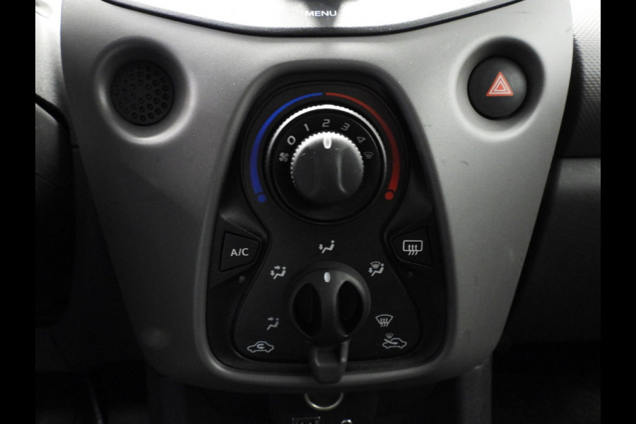 Peugeot 108 1.0 e-VTi Active Dynamic AIRCO/BLUETOOTH! Peugeot 108 1.0 e-VTi Active Dynamic AIRCO/BLUETOOTH!