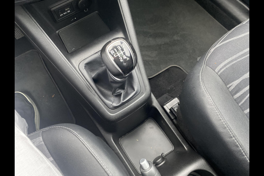 Kia Venga 1.4 CVVT Edition | Hoge Instap | Trekhaak | Navigatie Kia Venga 1.4 CVVT Edition | Hoge Instap | Trekhaak | Navigatie