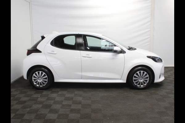 Toyota Yaris 1.5 Hybrid Active CARPLAY | CAMERA | CLIMATE | DAB | ADAPCRUISE | ELRM Toyota Yaris 1.5 Hybrid Active CARPLAY | CAMERA | CLIMATE | DAB | ADAPCRUISE | ELRM