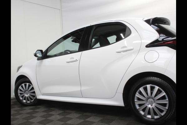 Toyota Yaris 1.5 Hybrid Active CARPLAY | CAMERA | CLIMATE | DAB | ADAPCRUISE | ELRM Toyota Yaris 1.5 Hybrid Active CARPLAY | CAMERA | CLIMATE | DAB | ADAPCRUISE | ELRM