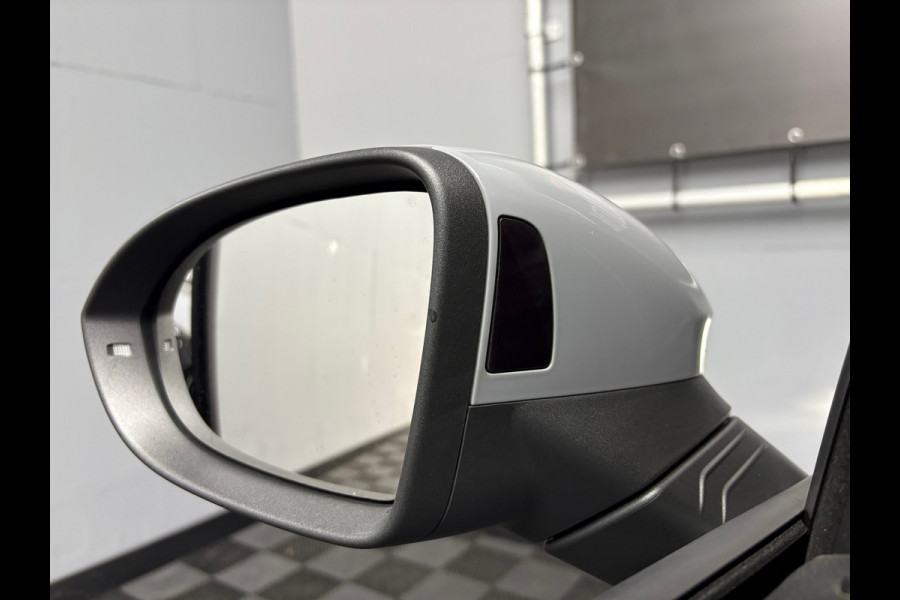 Volkswagen Golf 8 GTI 2.0 Nardo Pano