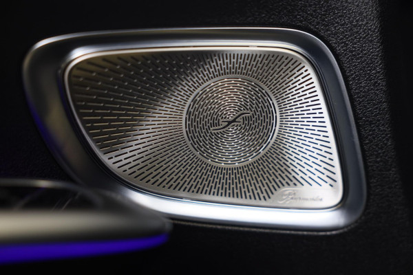 Mercedes-Benz C-Klasse 300 e AMG 63 Look / Massage / Burmester / Head Up / 360 Camera / Acc / Elek Stoelen / Open Pano / 20 Inch