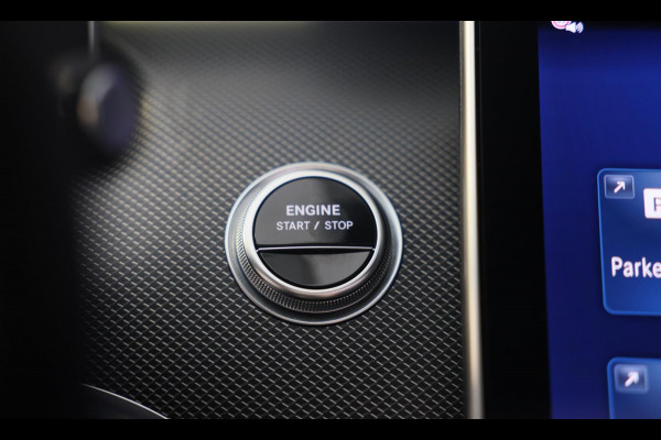 Mercedes-Benz C-Klasse 300 e AMG 63 Look / Massage / Burmester / Head Up / 360 Camera / Acc / Elek Stoelen / Open Pano / 20 Inch