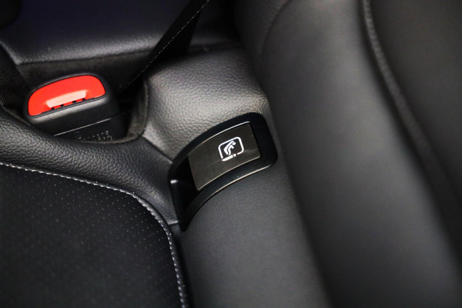 Mercedes-Benz C-Klasse 300 e AMG 63 Look / Massage / Burmester / Head Up / 360 Camera / Acc / Elek Stoelen / Open Pano / 20 Inch