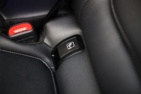 Mercedes-Benz C-Klasse 300 e AMG 63 Look / Massage / Burmester / Head Up / 360 Camera / Acc / Elek Stoelen / Open Pano / 20 Inch