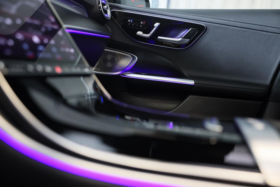 Mercedes-Benz C-Klasse 300 e AMG 63 Look / Massage / Burmester / Head Up / 360 Camera / Acc / Elek Stoelen / Open Pano / 20 Inch