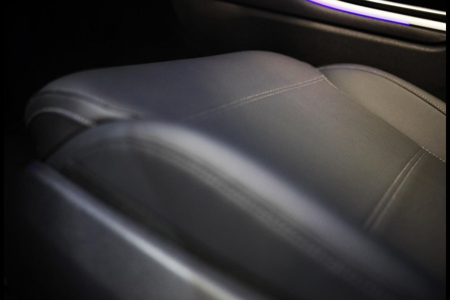 Mercedes-Benz C-Klasse 300 e AMG 63 Look / Massage / Burmester / Head Up / 360 Camera / Acc / Elek Stoelen / Open Pano / 20 Inch