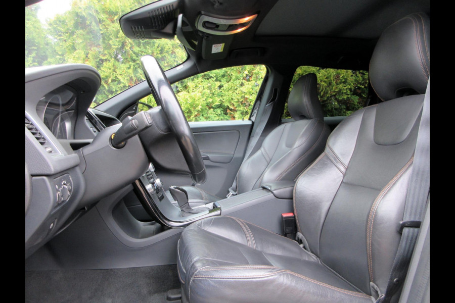 Volvo XC60 2.0 T5 FWD Polar+ Automaat*Leder*Panorama dak* Volvo XC60 2.0 T5 FWD Polar+ Automaat*Leder*Panorama dak*