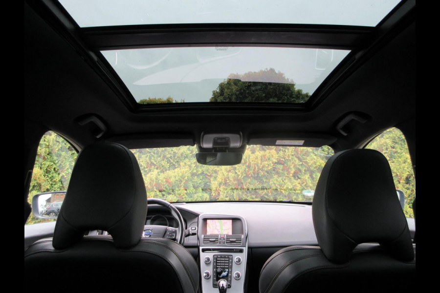 Volvo XC60 2.0 T5 FWD Polar+ Automaat*Leder*Panorama dak* Volvo XC60 2.0 T5 FWD Polar+ Automaat*Leder*Panorama dak*
