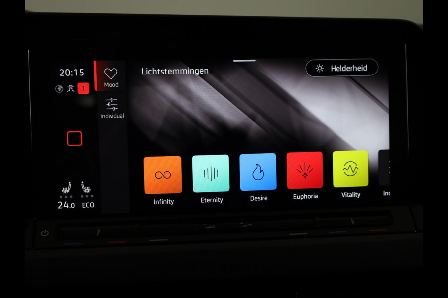 Volkswagen Golf 1.4 eHybrid Style 204 PK PHEV | Navigatie | Keyless entry | Ergo-Active bestuurdersstoel elektrisch verstelbaar, incl. geheugen-en massagefunctie | Stoelverwarming |