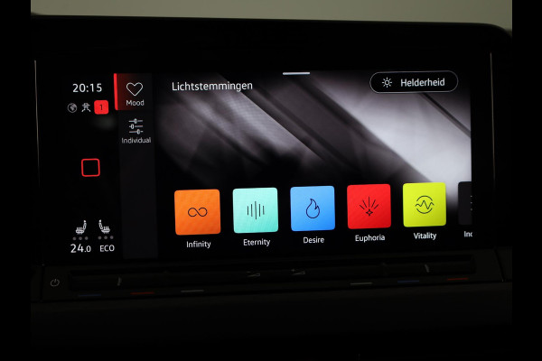 Volkswagen Golf 1.4 eHybrid Style 204 PK PHEV | Navigatie | Keyless entry | Ergo-Active bestuurdersstoel elektrisch verstelbaar, incl. geheugen-en massagefunctie | Stoelverwarming |