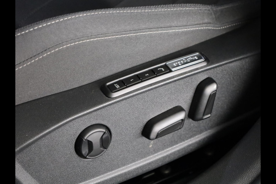 Volkswagen Golf 1.4 eHybrid Style 204 PK PHEV | Navigatie | Keyless entry | Ergo-Active bestuurdersstoel elektrisch verstelbaar, incl. geheugen-en massagefunctie | Stoelverwarming |