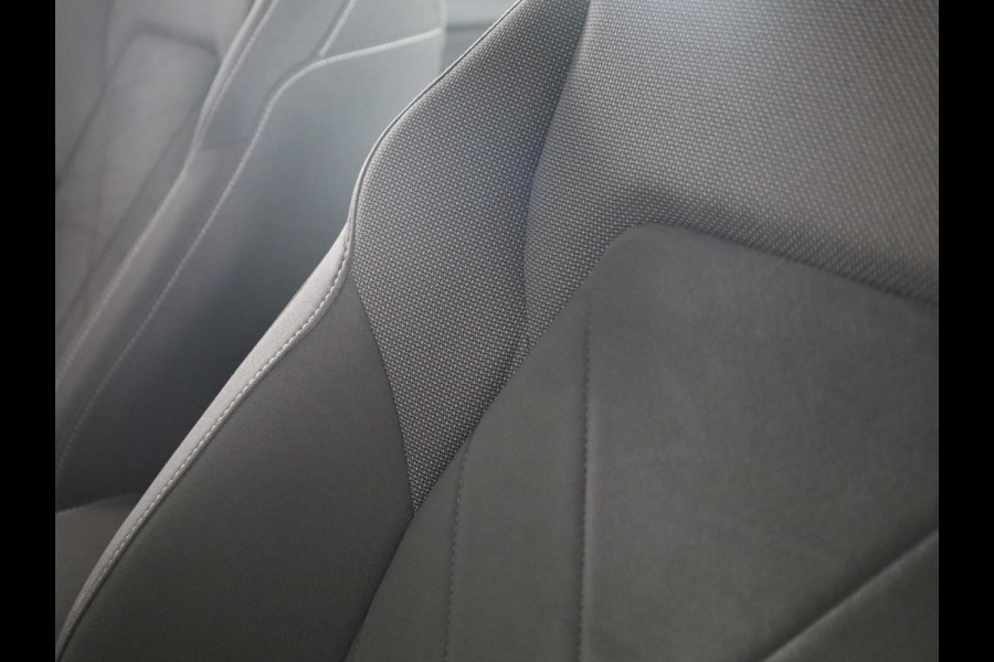 Volkswagen Golf 1.4 eHybrid Style 204 PK PHEV | Navigatie | Keyless entry | Ergo-Active bestuurdersstoel elektrisch verstelbaar, incl. geheugen-en massagefunctie | Stoelverwarming |