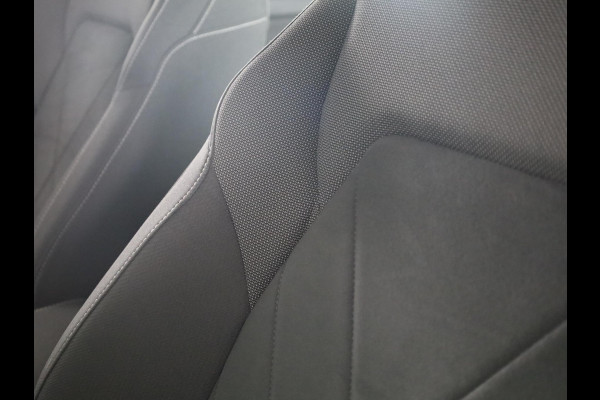 Volkswagen Golf 1.4 eHybrid Style 204 PK PHEV | Navigatie | Keyless entry | Ergo-Active bestuurdersstoel elektrisch verstelbaar, incl. geheugen-en massagefunctie | Stoelverwarming |