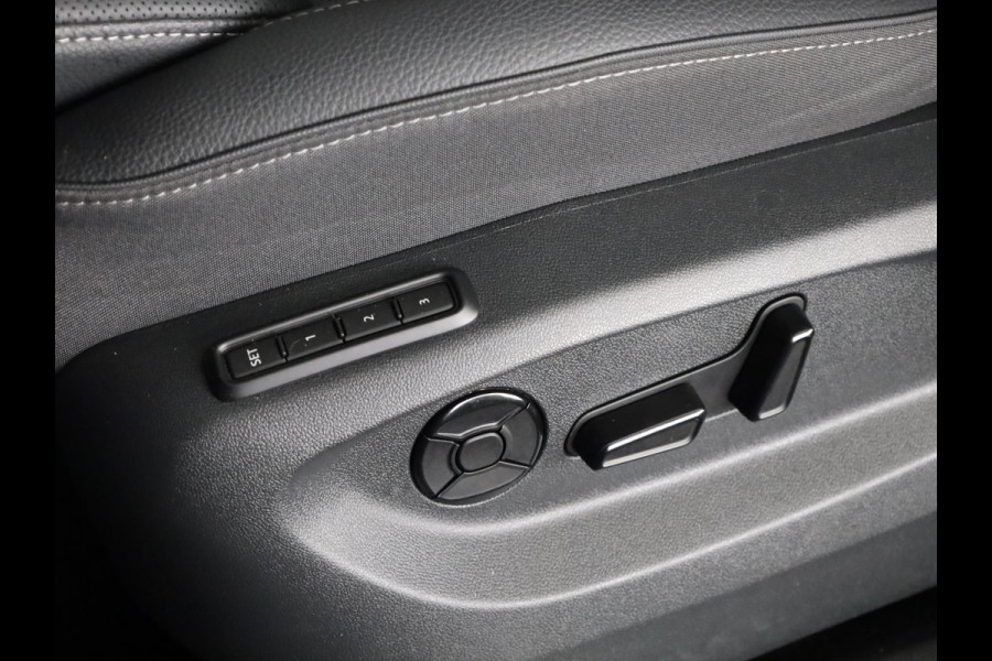 Škoda Kodiaq 1.5 TSI PHEV Business Edition 204pk | Light en View Pakket | Navigatie | Lederen bekleding | Elektrisch verstelbare stoelen met geheugen Škoda Kodiaq 1.5 TSI PHEV Business Edition 204pk | Light en View Pakket | Navigatie | Lederen bekleding | Elektrisch verstelbare stoelen met geheugen