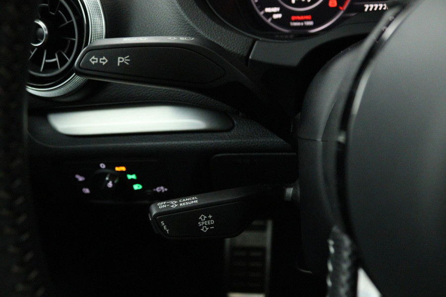 Audi A3 Sportback 35 TFSI CoD Advance Sport (PANORAMADAK, DIGITALE COCKPIT, STOELVERWARMING, NAVIGATIE, PARKEERSENSOREN) Audi A3 Sportback 35 TFSI CoD Advance Sport (PANORAMADAK, DIGITALE COCKPIT, STOELVERWARMING, NAVIGATIE, PARKEERSENSOREN)