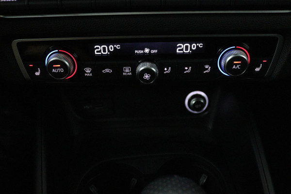Audi A3 Sportback 35 TFSI CoD Advance Sport (PANORAMADAK, DIGITALE COCKPIT, STOELVERWARMING, NAVIGATIE, PARKEERSENSOREN) Audi A3 Sportback 35 TFSI CoD Advance Sport (PANORAMADAK, DIGITALE COCKPIT, STOELVERWARMING, NAVIGATIE, PARKEERSENSOREN)