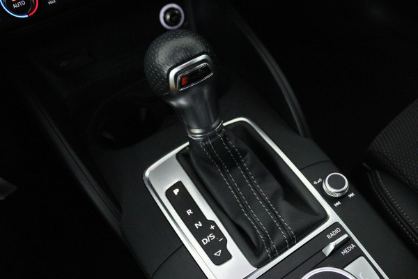 Audi A3 Sportback 35 TFSI CoD Advance Sport (PANORAMADAK, DIGITALE COCKPIT, STOELVERWARMING, NAVIGATIE, PARKEERSENSOREN) Audi A3 Sportback 35 TFSI CoD Advance Sport (PANORAMADAK, DIGITALE COCKPIT, STOELVERWARMING, NAVIGATIE, PARKEERSENSOREN)