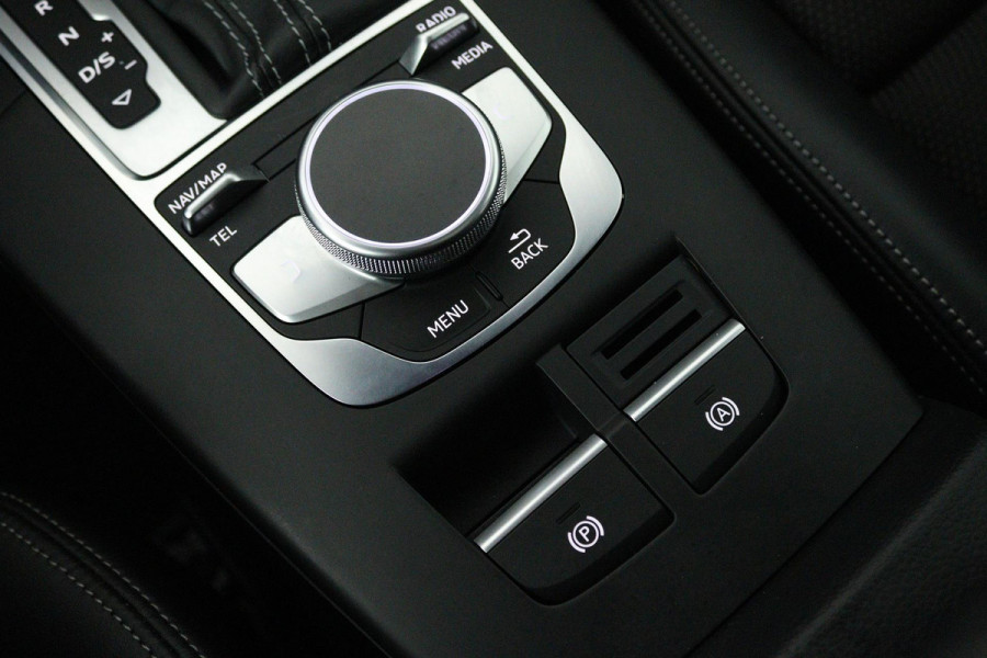 Audi A3 Sportback 35 TFSI CoD Advance Sport (PANORAMADAK, DIGITALE COCKPIT, STOELVERWARMING, NAVIGATIE, PARKEERSENSOREN) Audi A3 Sportback 35 TFSI CoD Advance Sport (PANORAMADAK, DIGITALE COCKPIT, STOELVERWARMING, NAVIGATIE, PARKEERSENSOREN)