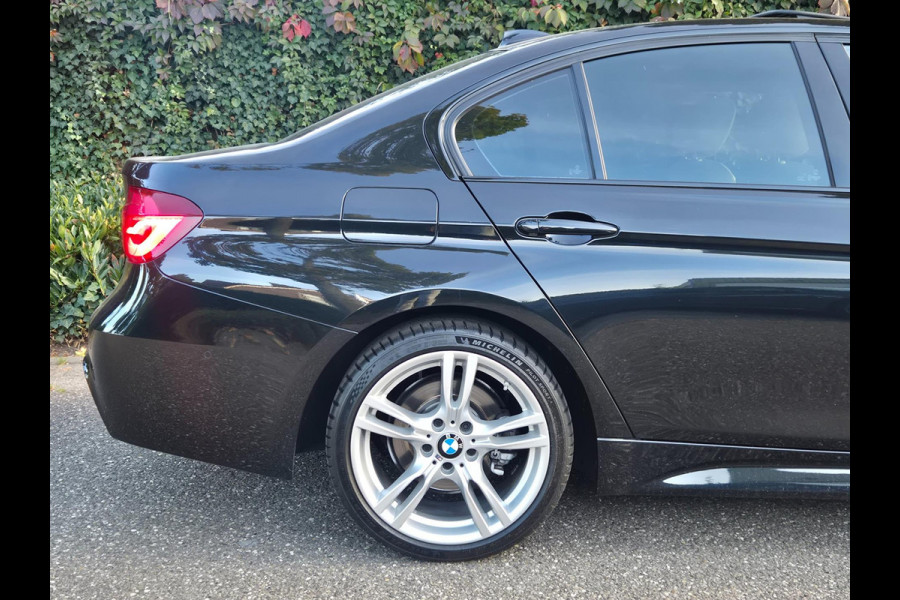 BMW 3-serie 320i Edition M Sport Shadow Ex Schuifdak Apple CarPlay Camera NAP NL Inklapbare spiegels LED