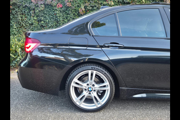 BMW 3-serie 320i Edition M Sport Shadow Ex Schuifdak Apple CarPlay Camera NAP NL Inklapbare spiegels LED