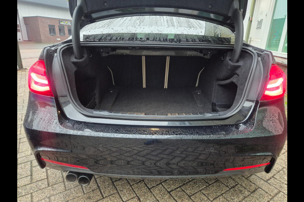BMW 3-serie 320i Edition M Sport Shadow Ex Schuifdak Apple CarPlay Camera NAP NL Inklapbare spiegels LED
