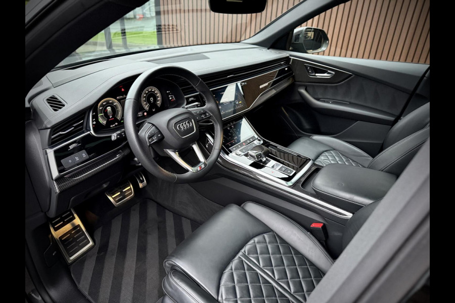 Audi Q8 55 TFSI e quattro S-Line Panoramadak|RS-zetels|Carbon|Softclose|Luchtvering|Keyless|Head-Up|Camera 360°|Matrix Audi Q8 55 TFSI e quattro S-Line Panoramadak|RS-zetels|Carbon|Softclose|Luchtvering|Keyless|Head-Up|Camera 360°|Matrix