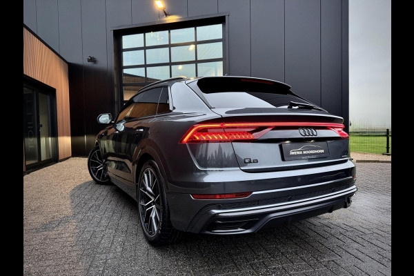 Audi Q8 55 TFSI e quattro S-Line Panoramadak|RS-zetels|Carbon|Softclose|Luchtvering|Keyless|Head-Up|Camera 360°|Matrix Audi Q8 55 TFSI e quattro S-Line Panoramadak|RS-zetels|Carbon|Softclose|Luchtvering|Keyless|Head-Up|Camera 360°|Matrix