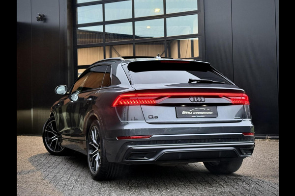 Audi Q8 55 TFSI e quattro S-Line Panoramadak|RS-zetels|Carbon|Softclose|Luchtvering|Keyless|Head-Up|Camera 360°|Matrix Audi Q8 55 TFSI e quattro S-Line Panoramadak|RS-zetels|Carbon|Softclose|Luchtvering|Keyless|Head-Up|Camera 360°|Matrix