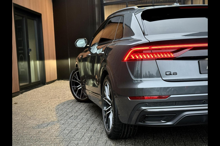 Audi Q8 55 TFSI e quattro S-Line Panoramadak|RS-zetels|Carbon|Softclose|Luchtvering|Keyless|Head-Up|Camera 360°|Matrix Audi Q8 55 TFSI e quattro S-Line Panoramadak|RS-zetels|Carbon|Softclose|Luchtvering|Keyless|Head-Up|Camera 360°|Matrix
