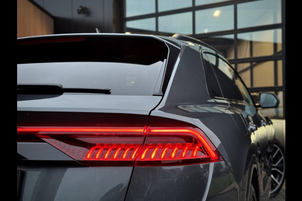Audi Q8 55 TFSI e quattro S-Line Panoramadak|RS-zetels|Carbon|Softclose|Luchtvering|Keyless|Head-Up|Camera 360°|Matrix Audi Q8 55 TFSI e quattro S-Line Panoramadak|RS-zetels|Carbon|Softclose|Luchtvering|Keyless|Head-Up|Camera 360°|Matrix