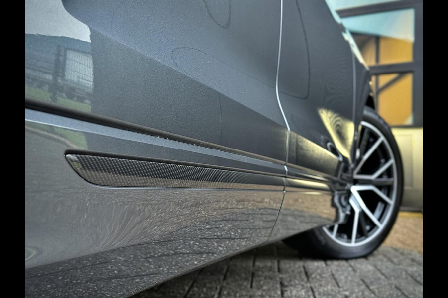 Audi Q8 55 TFSI e quattro S-Line Panoramadak|RS-zetels|Carbon|Softclose|Luchtvering|Keyless|Head-Up|Camera 360°|Matrix Audi Q8 55 TFSI e quattro S-Line Panoramadak|RS-zetels|Carbon|Softclose|Luchtvering|Keyless|Head-Up|Camera 360°|Matrix