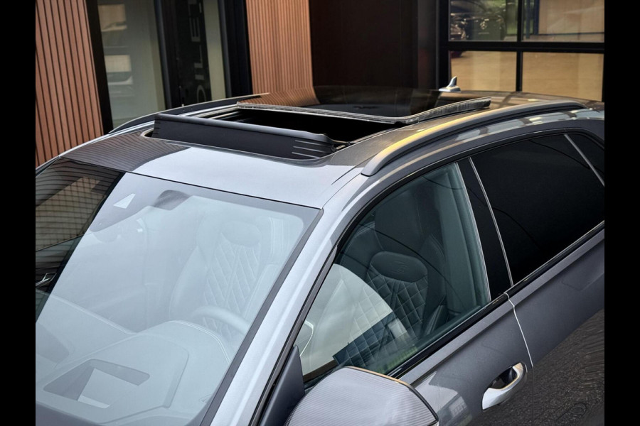 Audi Q8 55 TFSI e quattro S-Line Panoramadak|RS-zetels|Carbon|Softclose|Luchtvering|Keyless|Head-Up|Camera 360°|Matrix Audi Q8 55 TFSI e quattro S-Line Panoramadak|RS-zetels|Carbon|Softclose|Luchtvering|Keyless|Head-Up|Camera 360°|Matrix