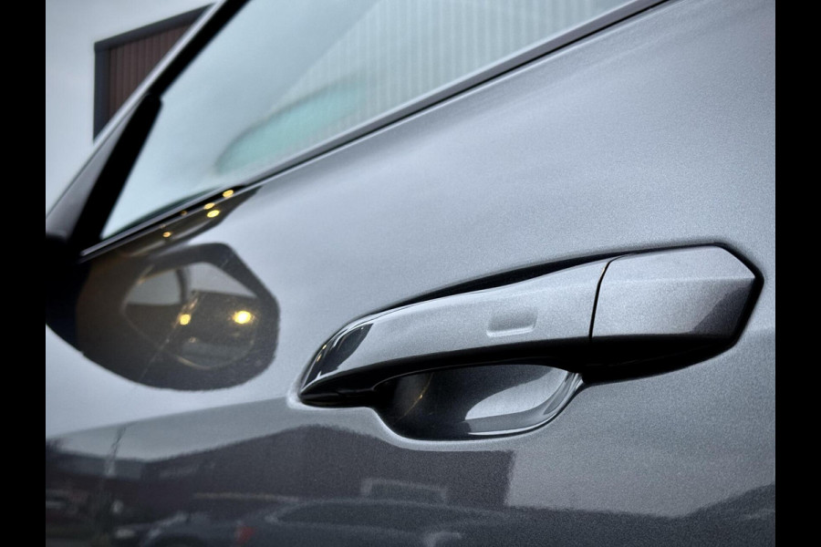 Audi Q8 55 TFSI e quattro S-Line Panoramadak|RS-zetels|Carbon|Softclose|Luchtvering|Keyless|Head-Up|Camera 360°|Matrix Audi Q8 55 TFSI e quattro S-Line Panoramadak|RS-zetels|Carbon|Softclose|Luchtvering|Keyless|Head-Up|Camera 360°|Matrix