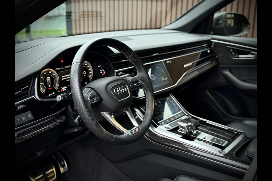 Audi Q8 55 TFSI e quattro S-Line Panoramadak|RS-zetels|Carbon|Softclose|Luchtvering|Keyless|Head-Up|Camera 360°|Matrix Audi Q8 55 TFSI e quattro S-Line Panoramadak|RS-zetels|Carbon|Softclose|Luchtvering|Keyless|Head-Up|Camera 360°|Matrix
