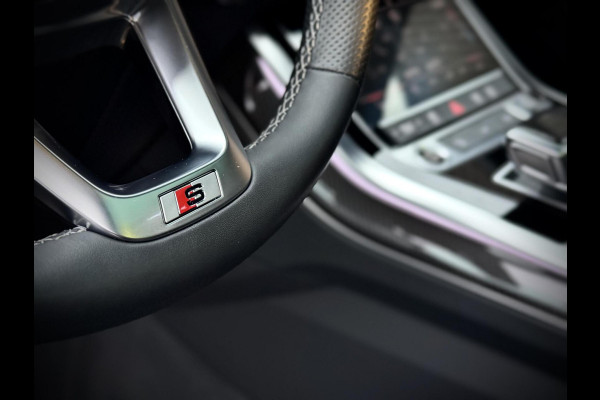 Audi Q8 55 TFSI e quattro S-Line Panoramadak|RS-zetels|Carbon|Softclose|Luchtvering|Keyless|Head-Up|Camera 360°|Matrix Audi Q8 55 TFSI e quattro S-Line Panoramadak|RS-zetels|Carbon|Softclose|Luchtvering|Keyless|Head-Up|Camera 360°|Matrix