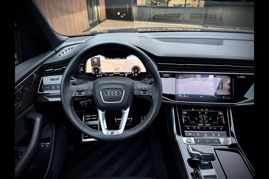Audi Q8 55 TFSI e quattro S-Line Panoramadak|RS-zetels|Carbon|Softclose|Luchtvering|Keyless|Head-Up|Camera 360°|Matrix Audi Q8 55 TFSI e quattro S-Line Panoramadak|RS-zetels|Carbon|Softclose|Luchtvering|Keyless|Head-Up|Camera 360°|Matrix