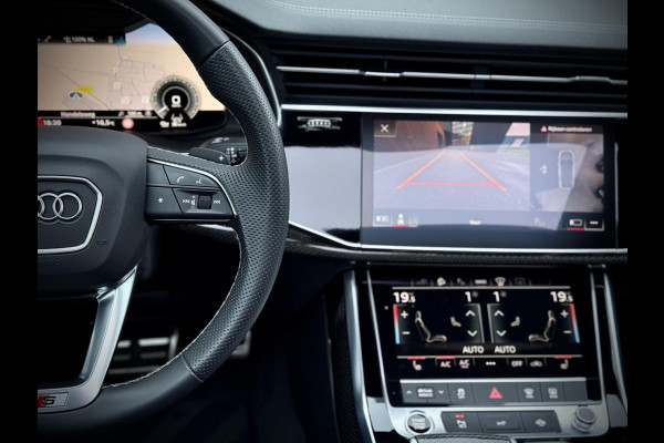 Audi Q8 55 TFSI e quattro S-Line Panoramadak|RS-zetels|Carbon|Softclose|Luchtvering|Keyless|Head-Up|Camera 360°|Matrix Audi Q8 55 TFSI e quattro S-Line Panoramadak|RS-zetels|Carbon|Softclose|Luchtvering|Keyless|Head-Up|Camera 360°|Matrix