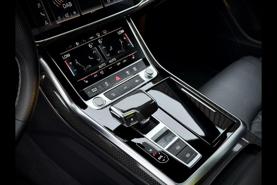 Audi Q8 55 TFSI e quattro S-Line Panoramadak|RS-zetels|Carbon|Softclose|Luchtvering|Keyless|Head-Up|Camera 360°|Matrix Audi Q8 55 TFSI e quattro S-Line Panoramadak|RS-zetels|Carbon|Softclose|Luchtvering|Keyless|Head-Up|Camera 360°|Matrix